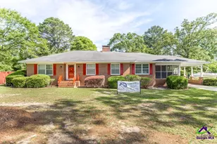 304 Broad St, Hawkinsville, GA 31036 - Photo 1