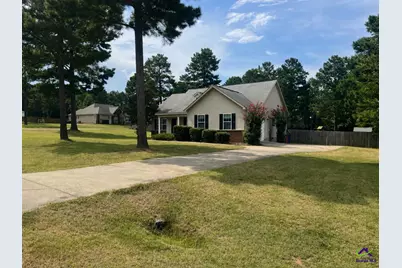 218 Natchez Trace, Macon, GA 31216 - Photo 1