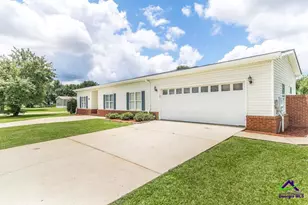 201 Bradford Dr, Byron, GA 31008 - Photo 3