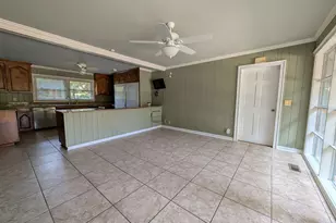 404 Oakview Square, Warner Robins, GA 31093 - Photo 9