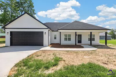 143 Village Circle, Cochran, GA 31014 - Photo 1
