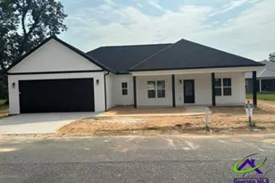 143 Village Cir, Cochran, GA 31014 - Photo 1