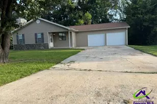 302 Sunshine Way, Warner Robins, GA 31093 - Photo 1