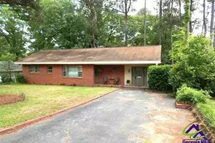 204 Springdale Dr, Warner Robins, GA 31088 - Photo 1