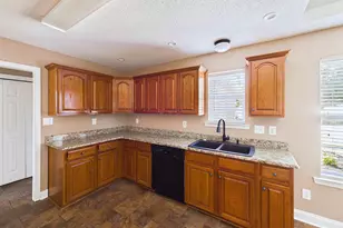 709 Sark Dr, Warner Robins, GA 31088 - Photo 15