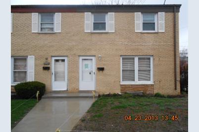 822 Colonial Drive #F - Photo 1