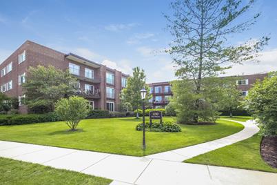 1290 North Western Avenue #202, Lake Forest, IL 60045 - Photo 1