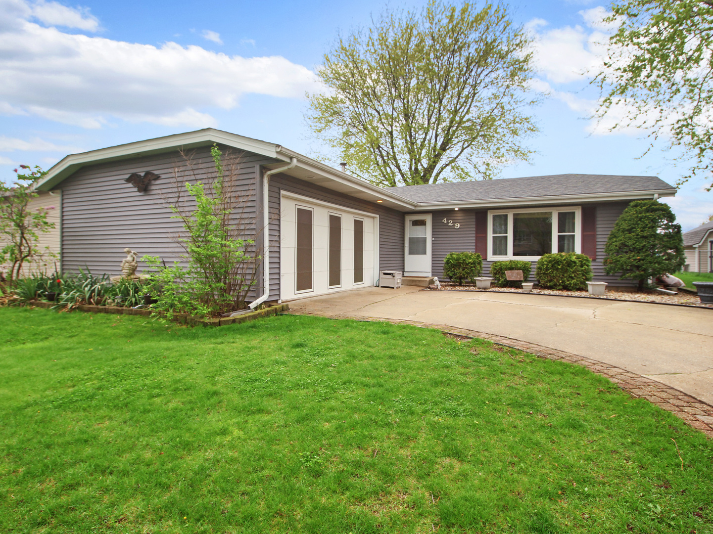 429 Anita Dr, Bourbonnais, IL 60914 MLS 10360532 Coldwell Banker