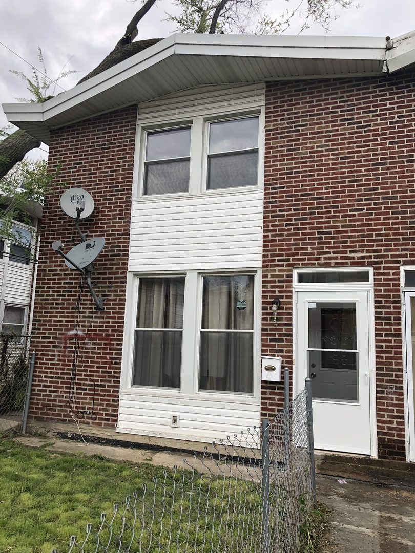 2059 Pine St #A, Des Plaines, IL 60018 - MLS 10369946 - Coldwell Banker