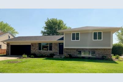 501 Sheridan Ln Schaumburg Il 60193 Mls 10433160 Coldwell Banker