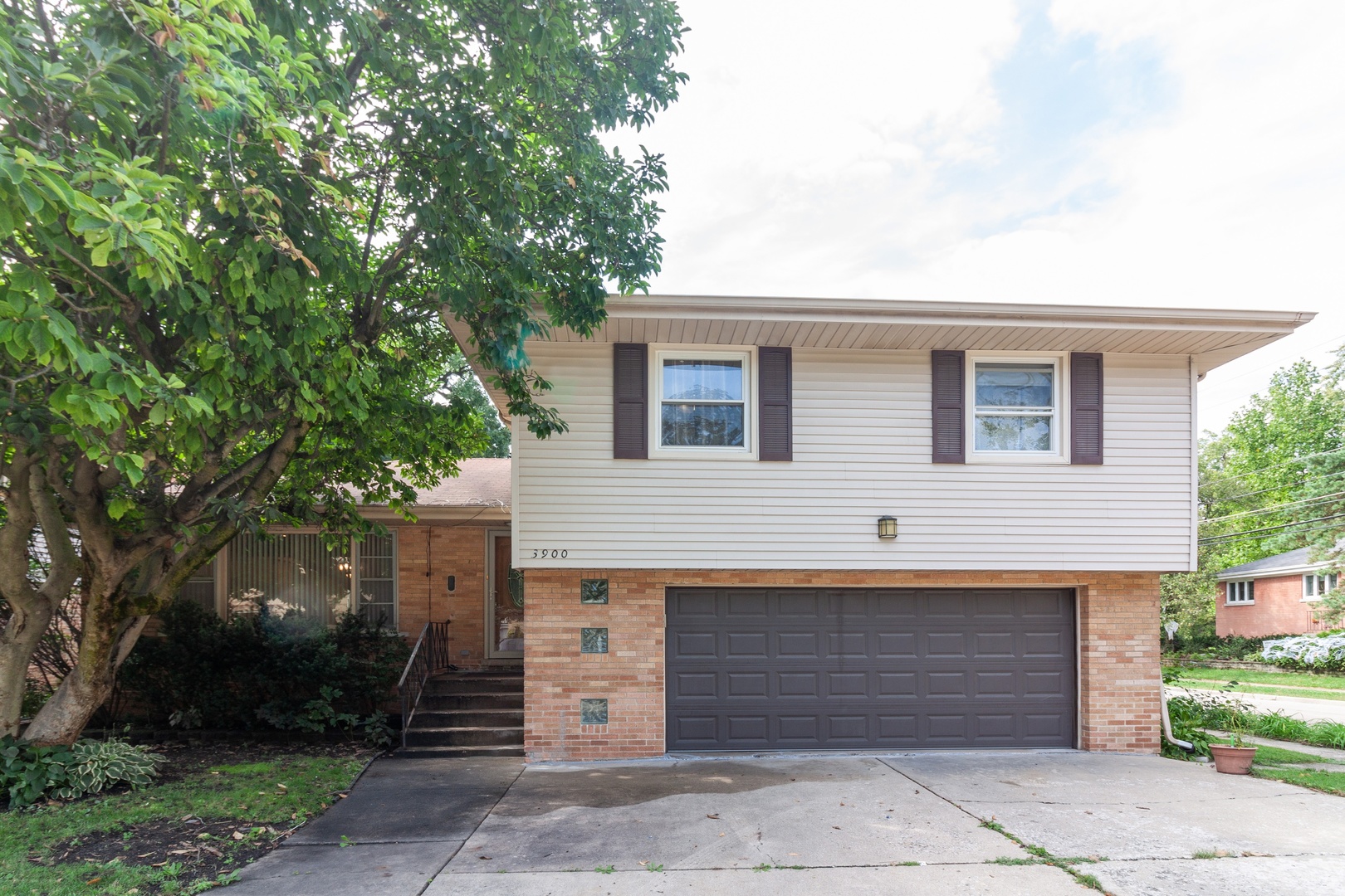 3900 Circle Dr, Brookfield, IL 60513 MLS 10534957 Coldwell Banker