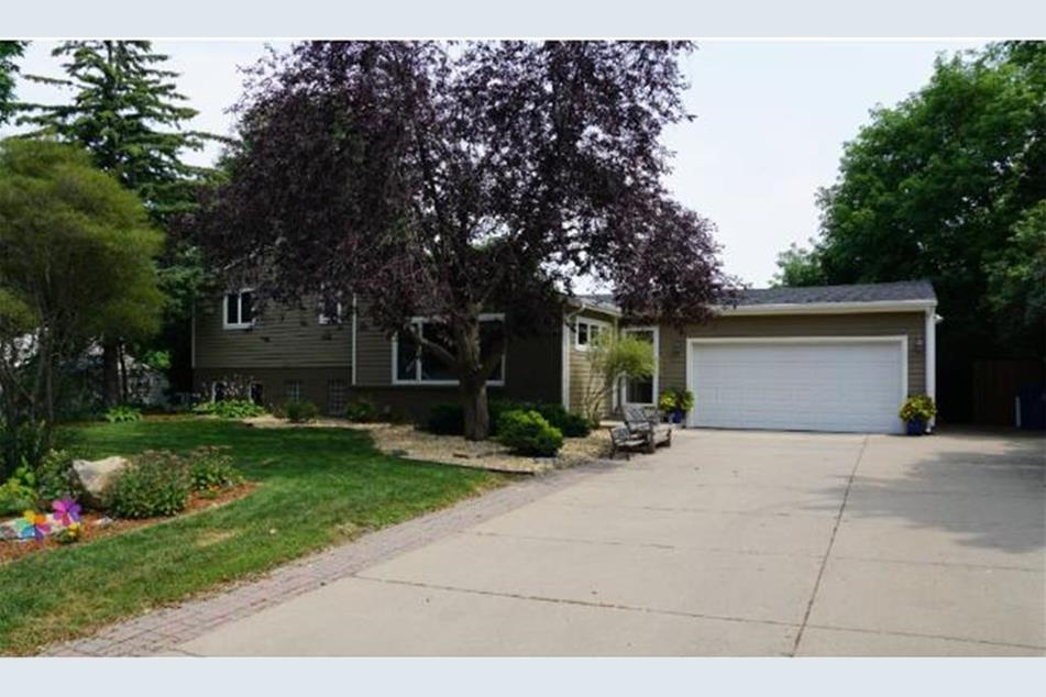 1704 James Rd, Mendota Heights, MN 55118 MLS 4512096 Coldwell Banker