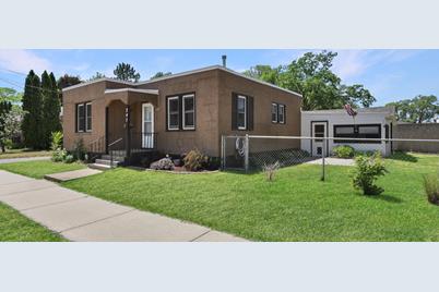 247 3rd Avenue N - Photo 1