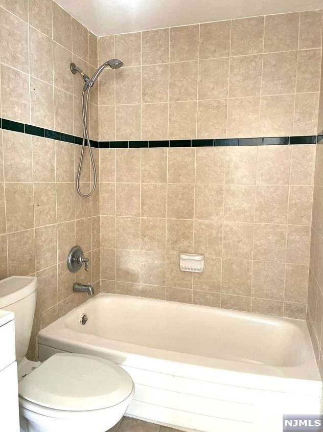 2180 Center Ave, West Fort Lee NJ  07024-5857 exterior