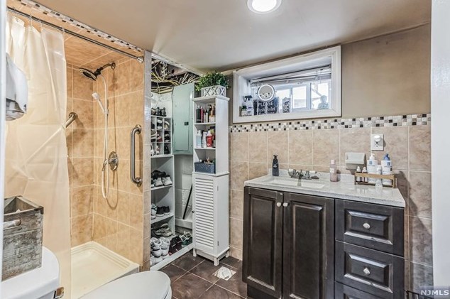 1 Haledon Ct, Paterson NJ exterior