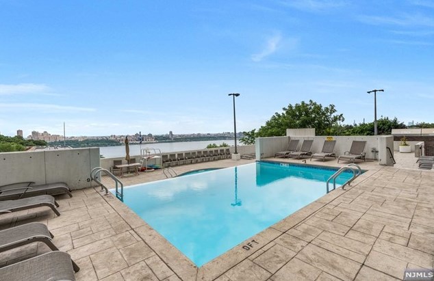 1600 Parker Ave, West Fort Lee NJ  07024-7052 exterior