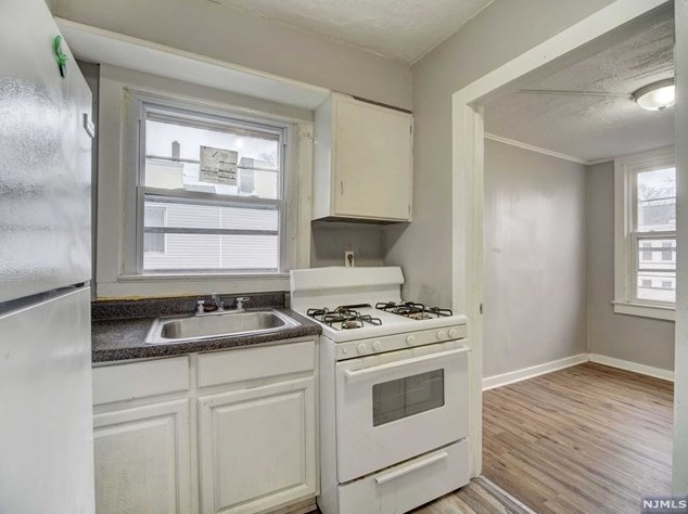 43 Montrose Ter, Irvington NJ  07111-3821 exterior