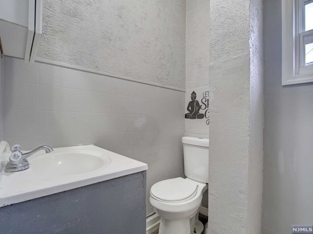 43 Montrose Ter, Irvington NJ  07111-3821 exterior