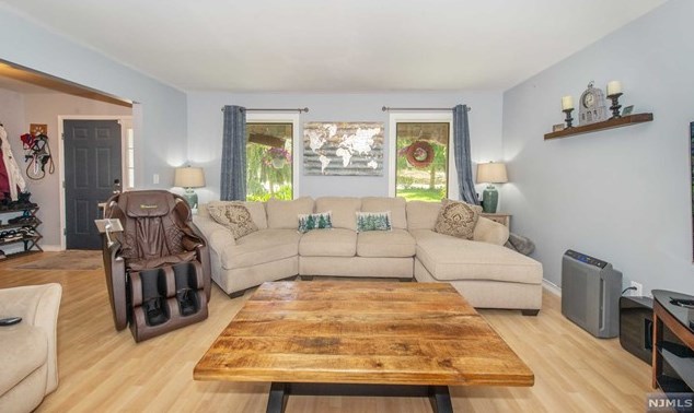 6 Ogden Ter, Kinnelon NJ 07405-1112 exterior