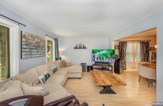 6 Ogden Ter, Kinnelon NJ 07405-1112 exterior