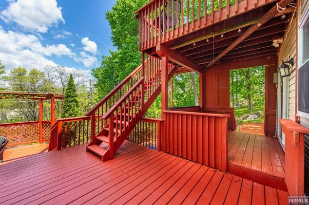 6 Ogden Ter, Kinnelon NJ 07405-1112 exterior