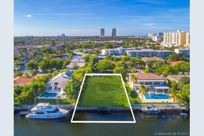 479 Tamarind Dr, Hallandale Beach, FL 33009 - Photo 1