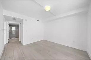 13800 Highland Dr, North Miami Beach, FL 33181 - Photo 17