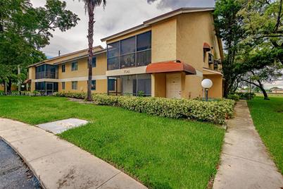 3041 N Oakland Forest Dr #204, Oakland Park, FL 33309 - Photo 1