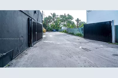 1750 NW 7th St, Miami, FL 33125 - Photo 15