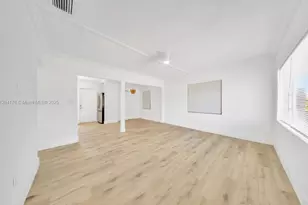 782 E 37th St, Hialeah, FL 33013 - Photo 9