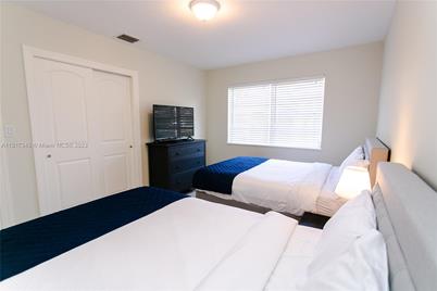 951 Washington St, Hollywood, FL 33019 - Photo 9