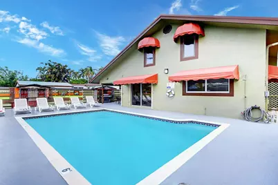 1020 N 13th Ter, Hollywood, FL 33019 - Photo 1