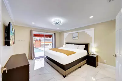 1020 N 13th Ter, Hollywood, FL 33019 - Photo 23