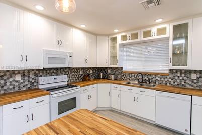 1120 N 13th Terrace, Hollywood, FL 33019 - Photo 25