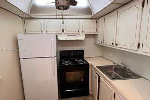 142 Northampton G, West Palm Beach, FL 33417 - Photo 3