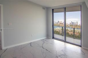 16385 Biscayne Blvd, North Miami Beach, FL 33160 - Photo 13