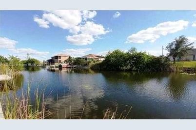 124 NE 18th St, Cape Coral, FL 33909 - Photo 1