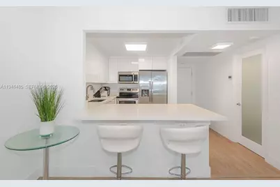 2301 Collins Ave #927, Miami Beach, FL 33139 - Photo 1