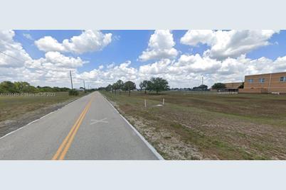 1702 NE 10th Pl, Cape Coral, FL 33909 - Photo 5