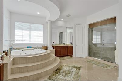 1130 Harbor Ct, Hollywood, FL 33019 - Photo 13