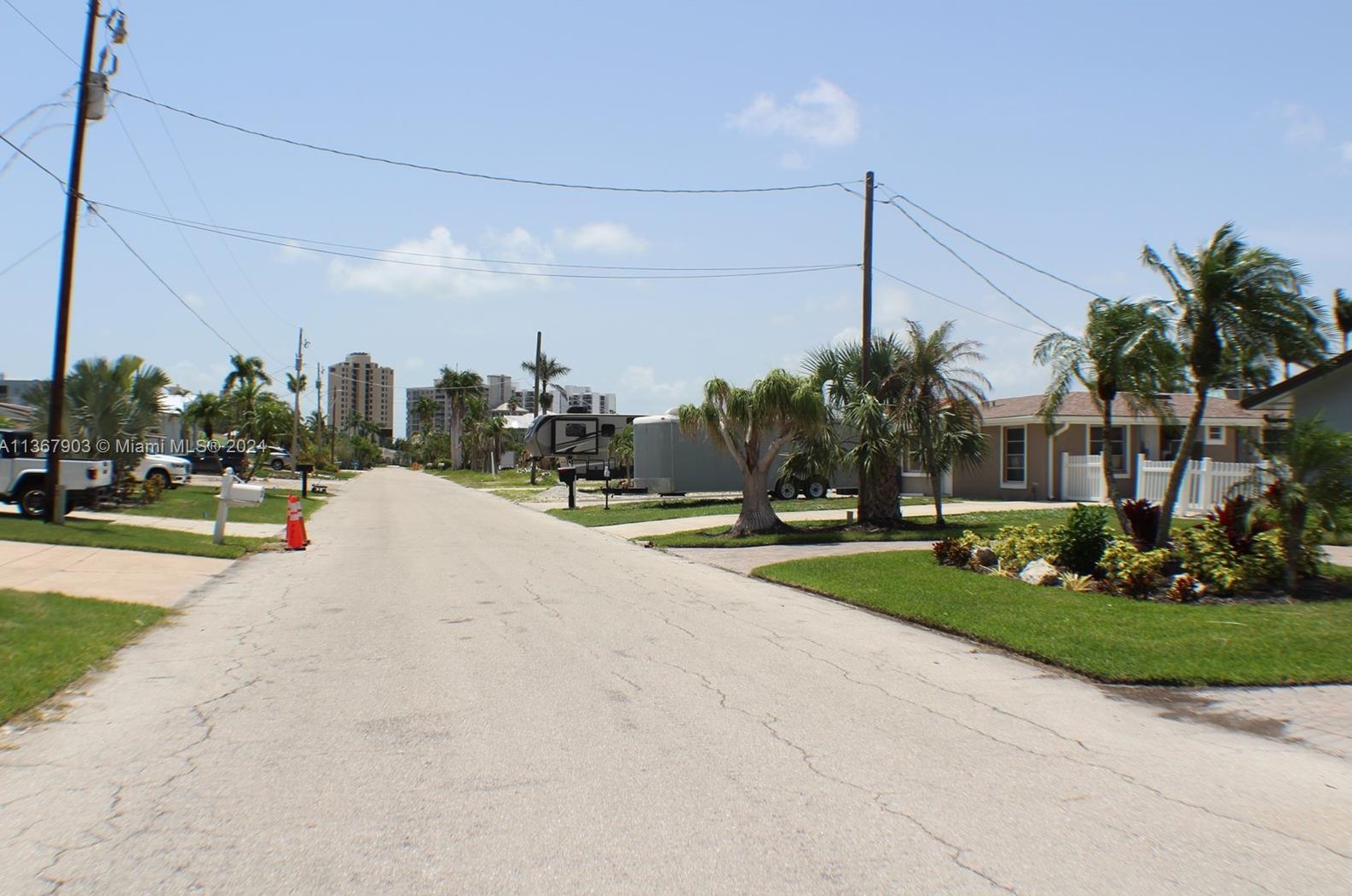 32 Fairview Blvd, Fort Myers Beach FL  33931-4565 exterior