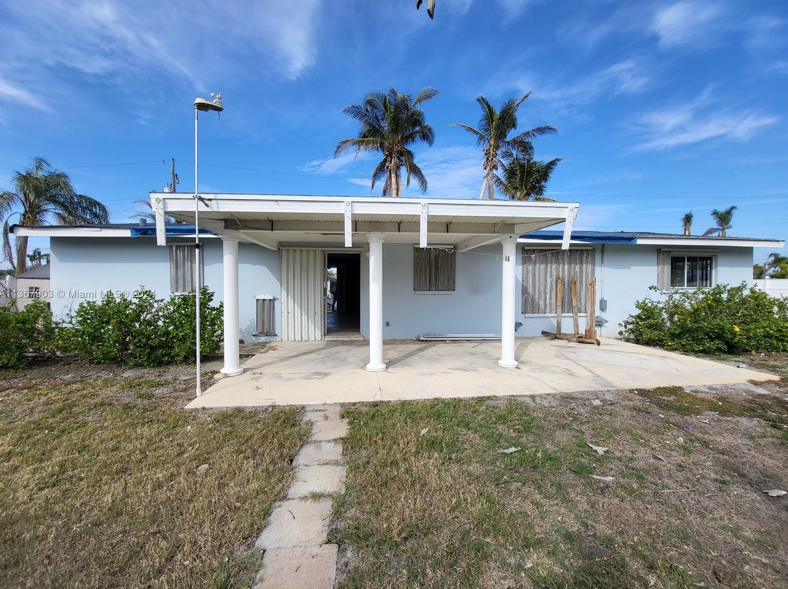 32 Fairview Blvd, Fort Myers Beach FL  33931-4565 exterior