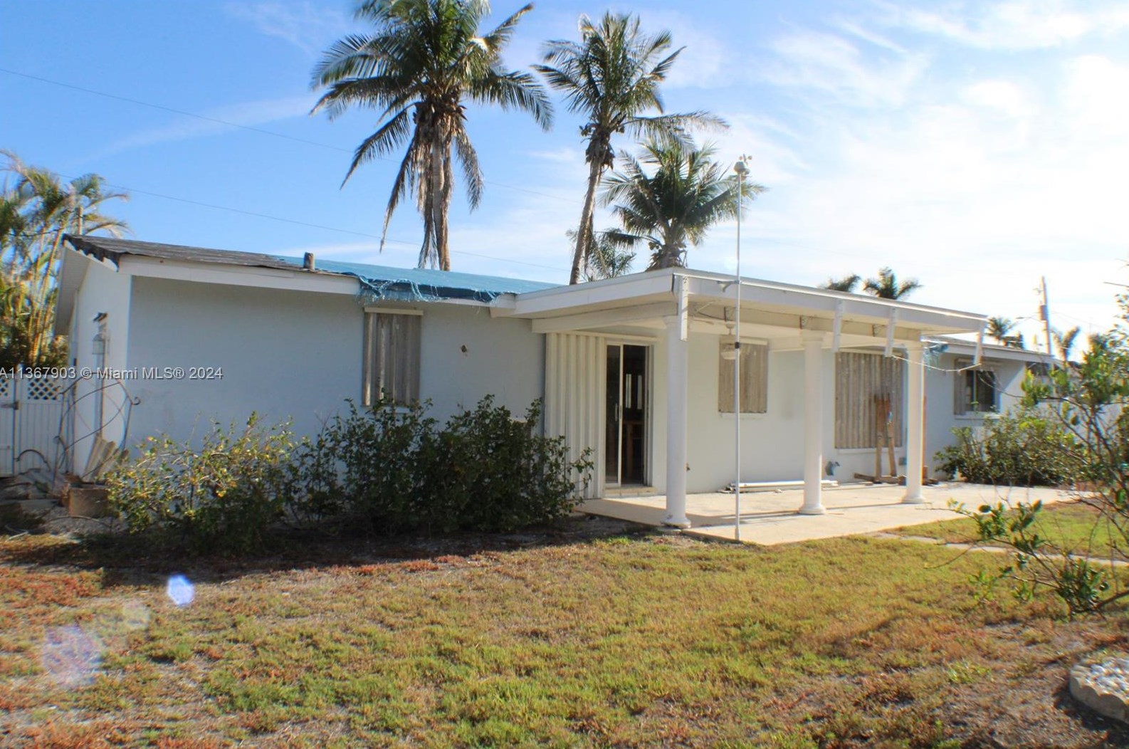 32 Fairview Blvd, Fort Myers Beach FL  33931-4565 exterior