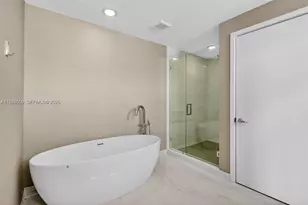 16385 Biscayne Blvd, North Miami Beach, FL 33160 - Photo 25
