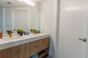 1750 N Bayshore Dr, Miami, FL 33132 - Photo 27