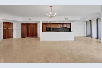 19667 Turnberry Way #26B, Aventura, FL 33180 - Photo 3