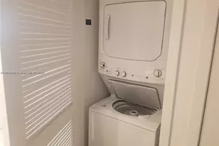 121 NE 34th St, Miami, FL 33137 - Photo 15