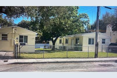 7637 NW 3rd Ave - Photo 1