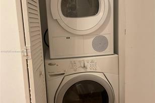 300 S Biscayne Blvd, Miami, FL 33131 - Photo 11