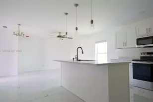 3428 N Jeffcott St, Fort Myers, FL 33916 - Photo 5